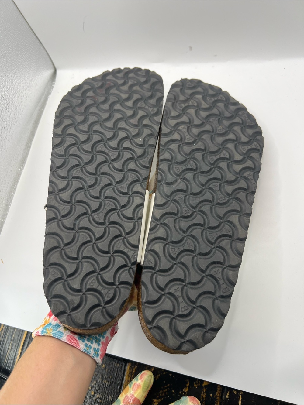 Birkenstock White Patent Gizeh Sandals - Picture 12 of 13